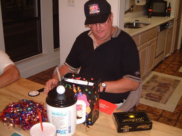 2004/06(June)/02(Tom-Troll-50thBD)/640x480_2004-06-17 20-36-139.JPG
